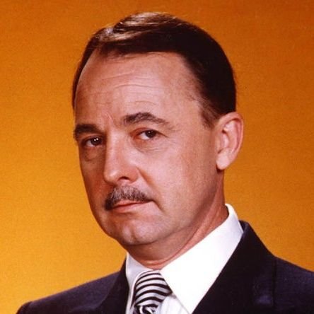 EldeMagnum's profile picture. Soy el que pone algo de cordura en la vida de Magnum y, en cuanto el muy idiota se despista, se la vuelvo a quitar...¡jajaja!¡que se joda el bigotes!