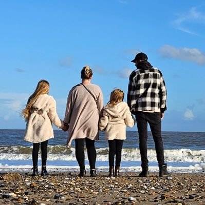 The man that makes sponsorships & partnerships happen | Father of 2 beautiful daughters | Zoe💍❤️ Contact - Jamesannetts@gmail.com |