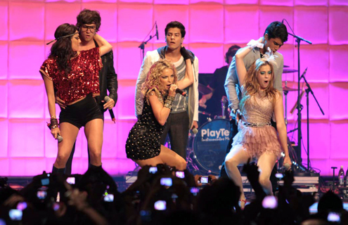 fan clube dedicado a Artur Aguiar e Lua Blanco E OS REBELDES CRIADO NO DIA 15/11/2011 SOU REBELDE E VC ?
