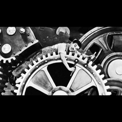 “İnsan fırsatların gelmesini bekler, fırsatlar da insanın gelmesini. Fırsatlar bekler, insanlar bekler. Kazanan hep mazeret olur.” Paulo Coelho