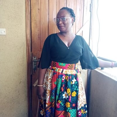 oyinlomoyi's profile picture. Reader! Writer! 
Fabric merchant.
Cake Lover💯! Foodie!!
Billionaire in the Making.
PSG Fan!
