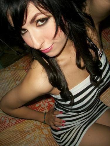 I need some lovin on new years night... anyone wanna hook up? add me at http://go-url.in/7wd