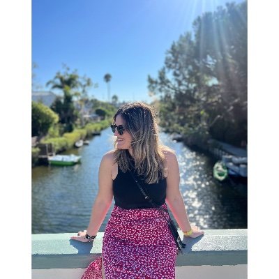 Stefania_gn's profile picture. 10 años sin actualizar esto. Ya van 32 primaveras.