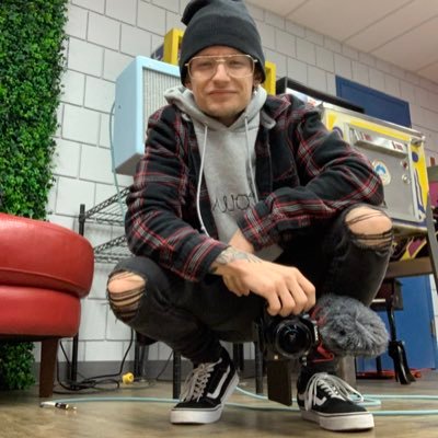 lover boy, skater and terrible filmmaker🤟🏻Subscribe to my YouTube! 🖤🎬🏳️🌈
