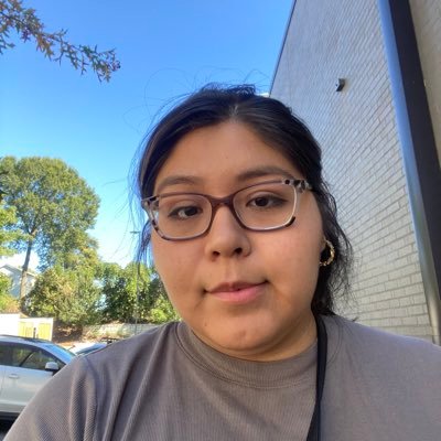 julieee95's profile picture. 