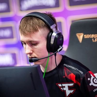 hrvic11's profile picture. 