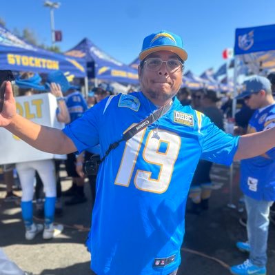 @chargers | @diehardboltclub | president of @dhbcsea | @alabamaftbl | @lakers | @mariners | cycling | family