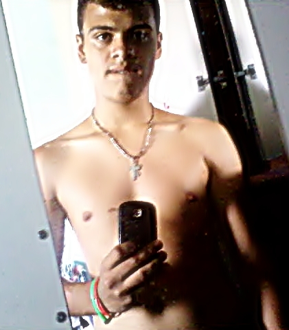 Nαo ligo que me olhem dα cαbeçα αos pés ..  
porque nuncα fαrαo minhα cαbeça e nuncα chegαrαo αos meus pés!   
