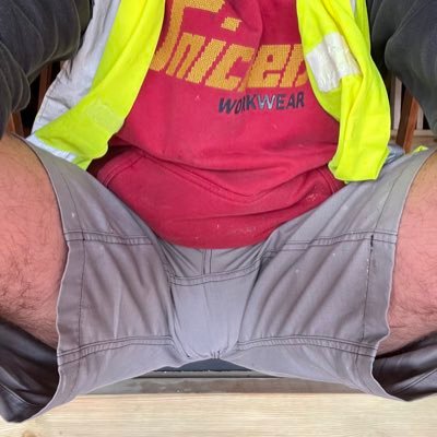 🇬🇧Straight Essex Tradie lad 🔨 •Got a Mrs so proper discreet🤫 •Very Curious😉 •DM’s open to everyone so come say Hi •Meets & Collabs😈 •Follow Me🥵