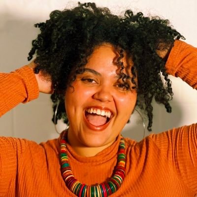 Comunicadora, militante das causas justas, candomblecista.