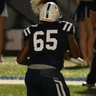 Class of 26🎓| 6”1 275 OL | Squat: 540 | Bench:280 | GPA: 3.06 |