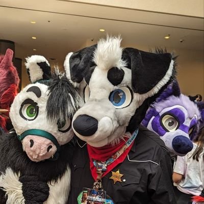 Traveling Fursuit doggo and silly goose