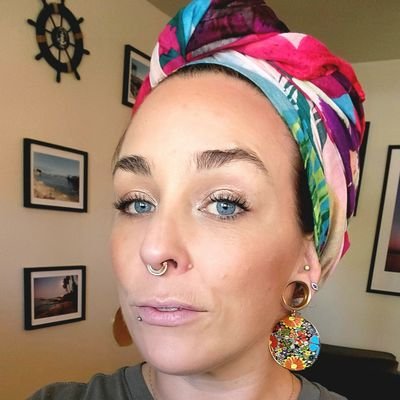 DEI Commissioner @city_of_irvine👩1st Gen PhD Student @UCIrvine researching labor market experiences of the formerly incarcerated👩💻Sober🚫Jewish✡️Twin Mom💑