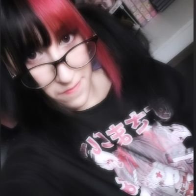 xstarparade's profile picture. ♡日本語
♡スペイン語
♡V系
アニメ、マンガ、ゲーム、日本(｡﹏｡)
よろしくお願いします❣(*˘︶˘*).｡.:*♡