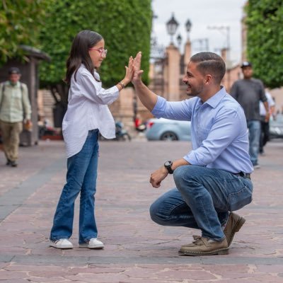 Trabajo todos los días para estar #ALaAlturaDeLosAltos 🚜 y para que mis hijos se sientan orgullosos de mí