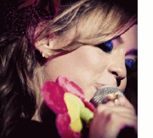 Tu é a luz dos meus olhos,minha razão de viver,tudo que eu quero,que eu sonho ,minha vida é você : @sophiaabrahao ❥
Since : 28-12-11 
Team Sophied ♔