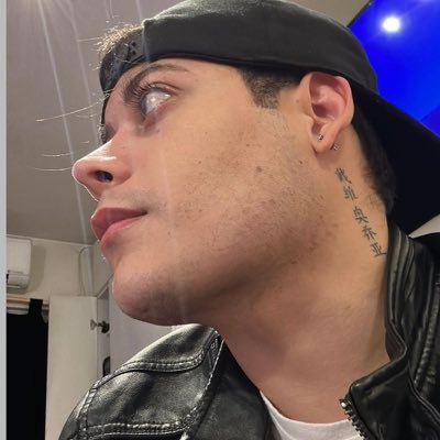 Bienvenid@s a mi perfil 🇪🇸📍🤫 ❤️🔥✌🏻mi Instagram es @darwinochoal escribe 😏