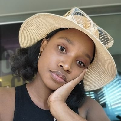 ThulyLeeuw's profile picture. Wholesome is the order of the day 💐