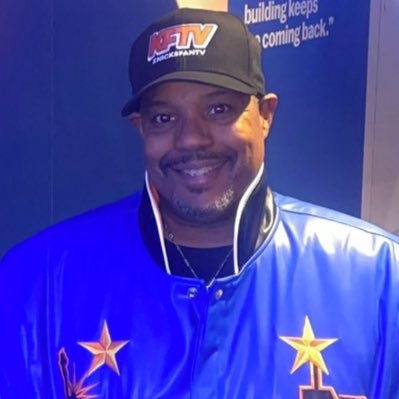 life long sports enthusiast and New York Knicks SuperFan 33 Year Season Ticketholder,Yankees, NYGiants Gstr0ng on instagram