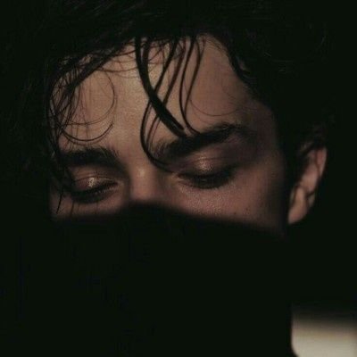 العظماء لا يسقطون الا بالخيانة 🇮🇶💔
ويبقى العــــراق