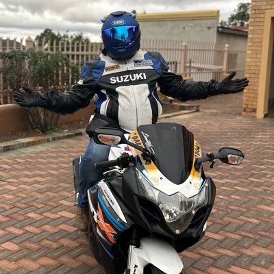 DrZweli's profile picture. Andazi nami......