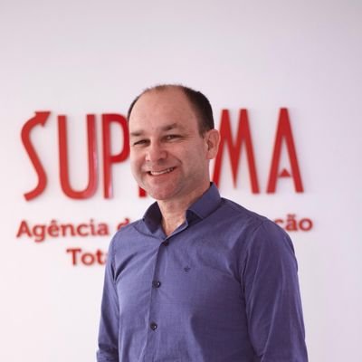 Publicitário (Comunicação Social - Publicidade e Propaganda), diretor da Suprema Comunicação Total e Integrada.