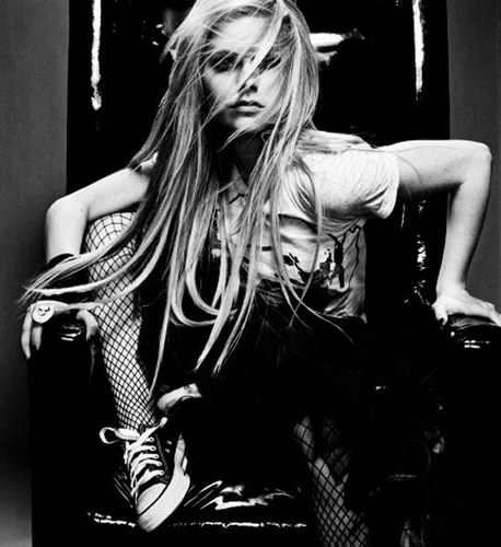 The_monstroid's profile picture. Tenho defeitos sou chata' AMO MÚSICA' componho e falo o que penso!!! essa sou eu'