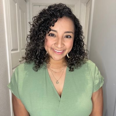 Roosevelt HS | Head Volleyball Coach 🏐💙❤️ | SA Force Club Volleyball | TXST ‘15 | UTSA M.Ed. ‘17 | ΣΛΓ💗💜| THSCA R.O.C.K Mentee ‘23