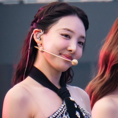 🤓🩶| Don’t follow me! I’m very random | New TWICE pics : @JellyTW_ | others: @gazeyourway