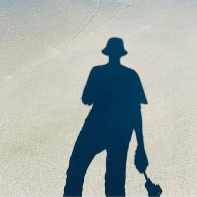22j__chl's profile picture. vibing to 'like crazy'