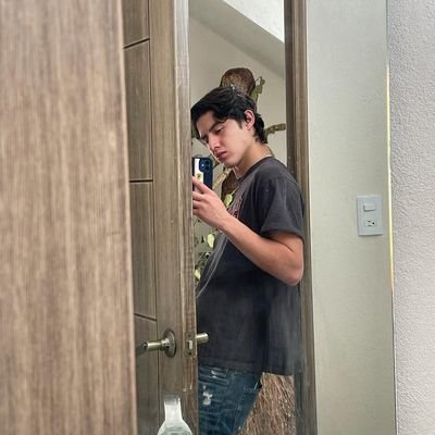 luisneg57612244's profile picture. 🕳️