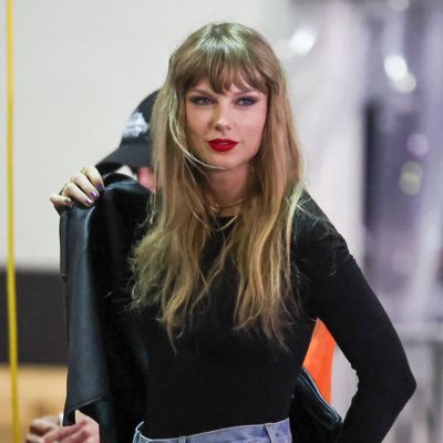 22, taylor swift has me in a chokehold. pop culture opinions?