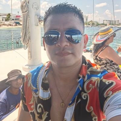 Developer, misterioso, amante de lo paranormal, un lanchero bien picudo
