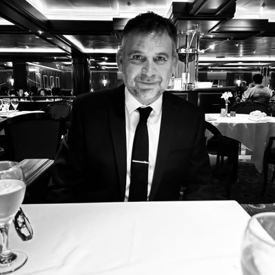 A writer who loves his family , books, vinyl records. plus Bristol City and Art4fans