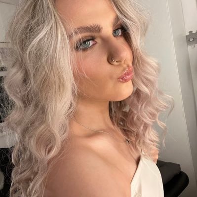 elliemaynex's profile picture. 