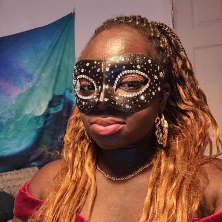 KweenGlitter's profile picture. Yes, I am she, THE Glitter Kween