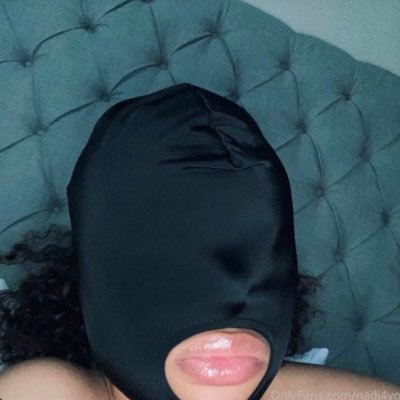 mrsdom2u's profile picture. Burner Account | IM A GIRL 🏳️‍🌈 | lesbian