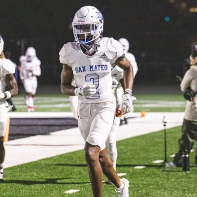 DB @CSM_FOOTBALL || 6’2 195 ll True Freshman Qualifier ll 3.2 GPA