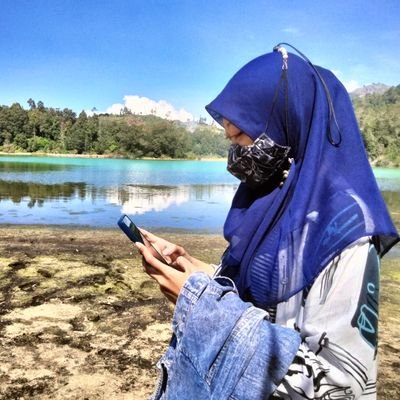 desitaw97's profile picture. Mantan anak sastra yang masih mencintai kata-kata. Sesekali jadi pembaca, penulis, editor, dan mentor kepenulisan.