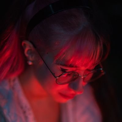 Nella vita di tutti i giorni, io sono Noemi
Una ragazza normale con una vita normale.
Ma c'è una cosa che mi riguarda che nessuno conosce, perché ho un segreto