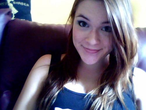 I need some lovin on new years night... anyone wanna hook up? add me at http://go-url.in/72C