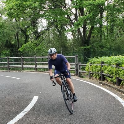 学生の頃に自転車競技をしていました。
運動不足解消の為、又ロードバイクに
乗り初めたおじさんです。