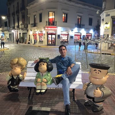 Caminemos, aunque nos equivoquemos. La puerta correcta, está detrás de la puerta equivocada. No a un costado. Sonreír y agradecer.