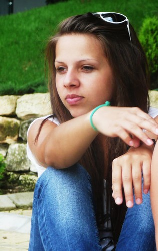 Jaquellline_'s profile picture. http://t.co/OqT265wbIO
If you want the rainbow, you must to put up with the rain.(: