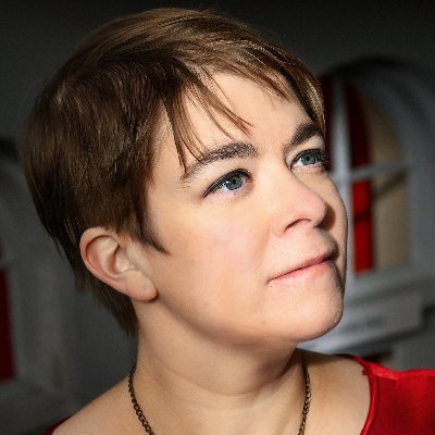 Music and dance journalist (for example @HBLmusik). Soprano @HelsinkiCChoir and others. Flamenco dancer /expert. Finnish blog: https://t.co/6Hzl63A4p1 . She/her.