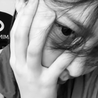 focuzz_'s profile picture. my scars are getting bigger and bigger