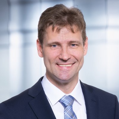 robertrisch_'s profile picture. Robert Risch verfügt über mehr als 20 Jahre Erfahrung in der Entwicklung von zielgerichteten Hochverfügbarkeits-Infrastrukturlösungen und hat ein Talent für die
