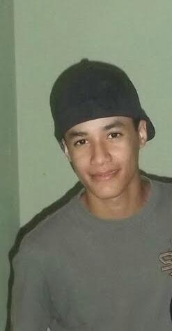 Não vou ti dizer quem sou aki não, se quiser mi perguntee ta ? ;)