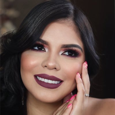 Con mala fama pero nunca con mala vibra ☘️ Bien chingona! Completamente loca.