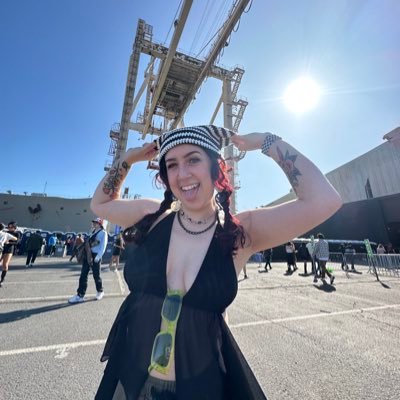 Madi. she/her.🏳️🌈. bay area. probably complaining or raving 💃